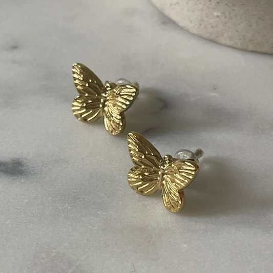 Aretes pequeños de mariposa